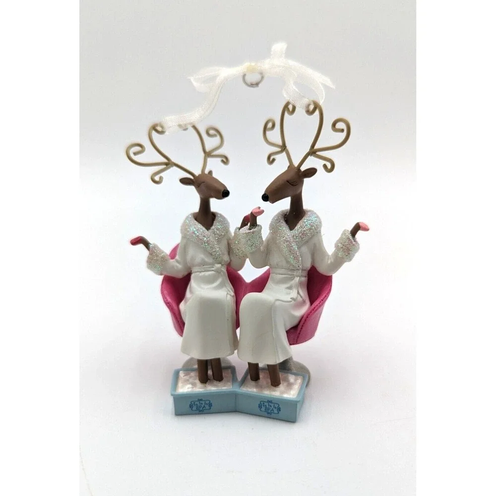 Hallmark Keepsake SPA-LENDID FRIENDS and Kitchen Queen Reindeer Baking Cookies‎
